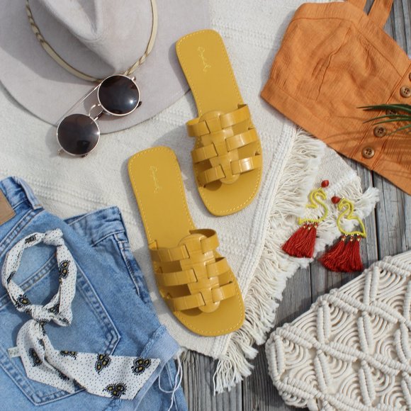 🆕️My summer Faves// Yellow croco Sandal - Picture 3 of 8